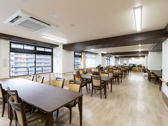 広々とした快適な食堂