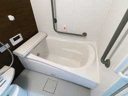 手すり付き浴室設備