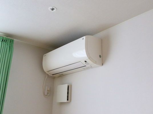 エアコンの設置された壁