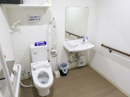 バリアフリー設計のトイレ