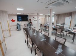 ダイニングのスタッフ募集