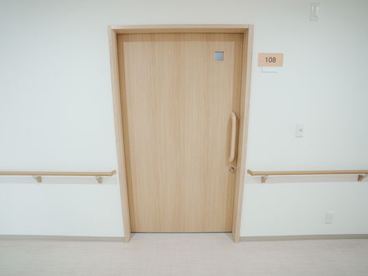 居室のドアと手すり