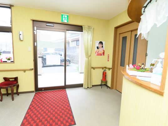 エントランスの明るい空間