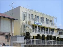 明るく広々とした外観