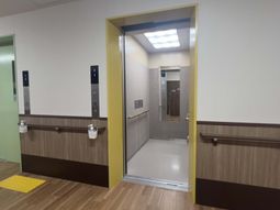 バリアフリーのエレベーター