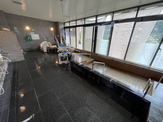開放的な浴室
