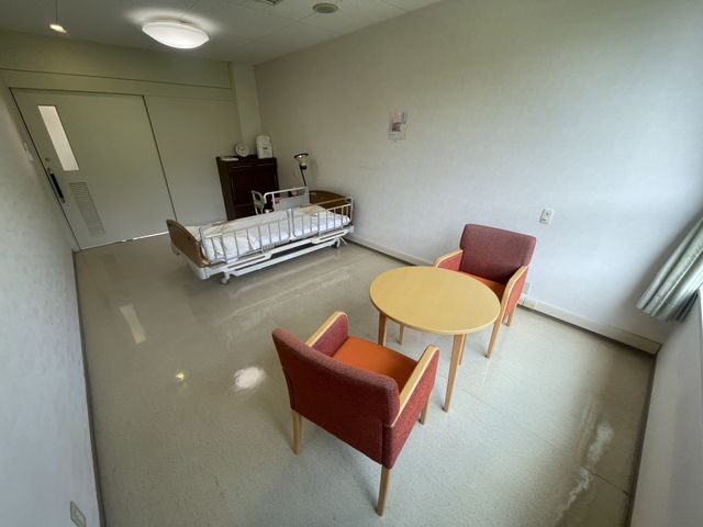 自然光の入る居室 居室 自然光が差し込む明るい空間で、プライベートな時間を安心して過ごせます。