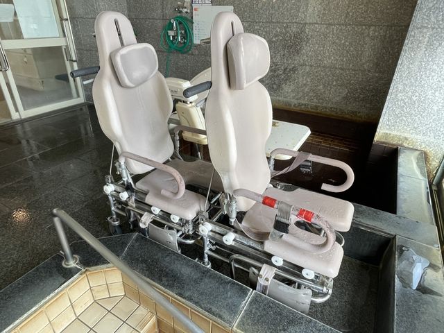 安全性に配慮した浴室 浴室 広々とした浴室で、安全に入浴できる機器が設置されています。快適に働ける環境です。