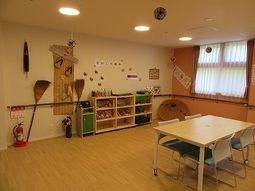 多目的室の明るい空間