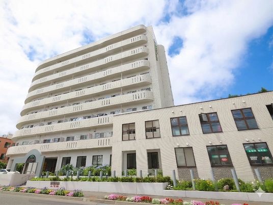 高層の建物外観  