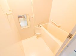 バリアフリー設計の浴室