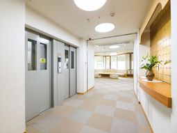 明るいエントランスホール