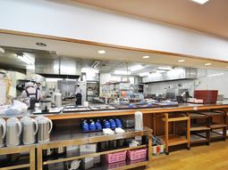 施設のキッチン風景