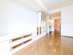 明るい床の居室空間