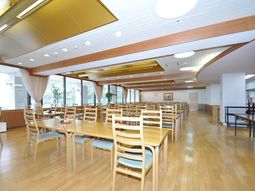 明るいダイニングスペース