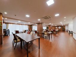 広々としたダイニングスペース