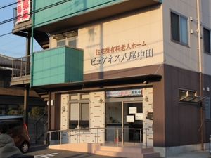 清潔な外観のエントランス