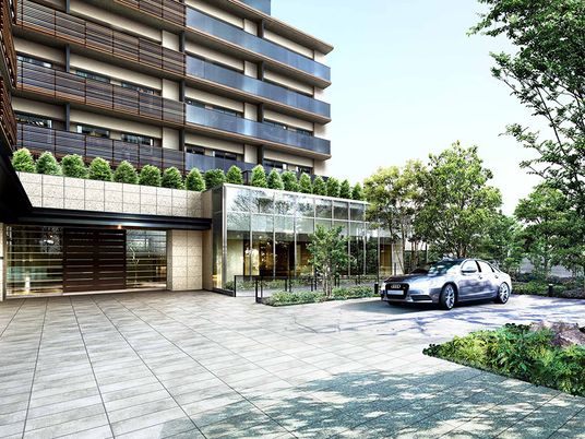 現代的な建物のエントランス
