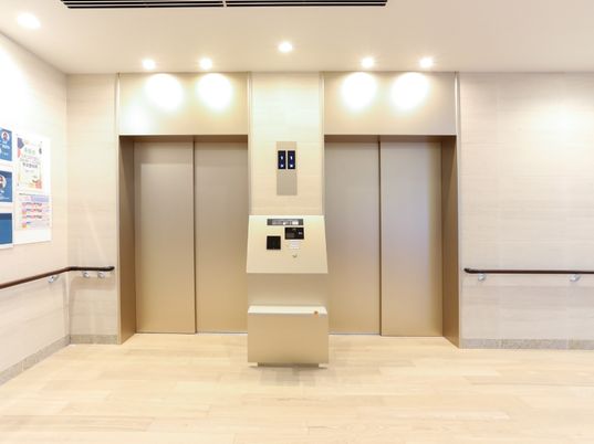 清潔感のあるエレベーターホール