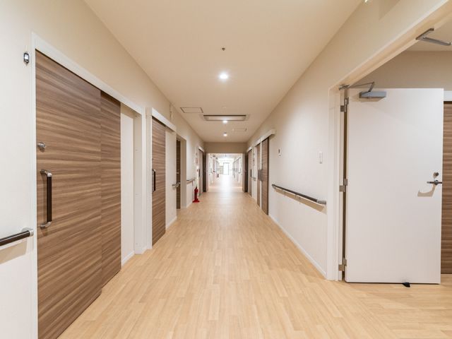広々とした綺麗な廊下