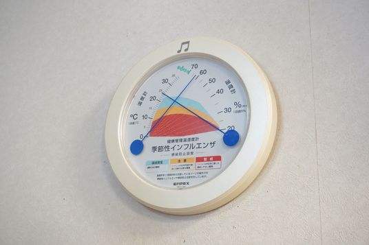 温湿度計のクローズアップ