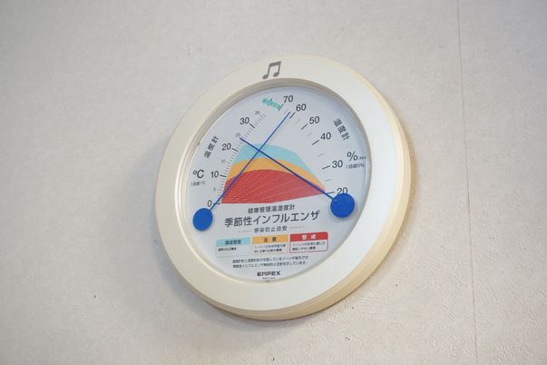 温湿度計のクローズアップ