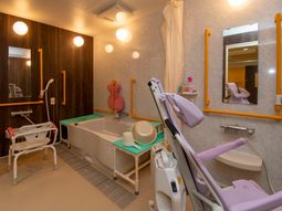 手すり付き浴室設備