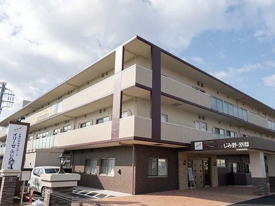 明るく清潔な建物外観