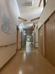 手すり付き廊下