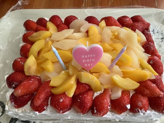 色とりどりのフルーツケーキ