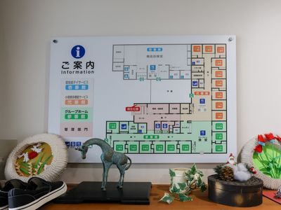 情報案内板とインテリア