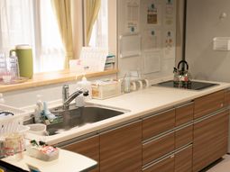 清潔なキッチンカウンター