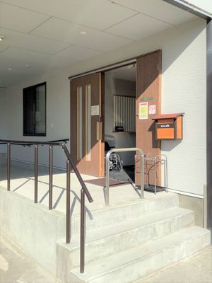 エントランスと手すり