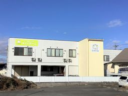 清潔感ある明るい施設外観