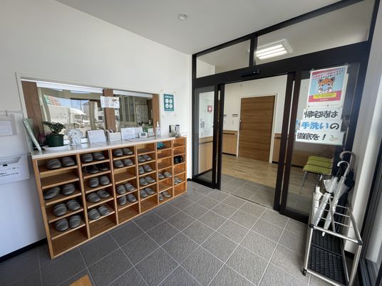 自動ドアのあるエントランス