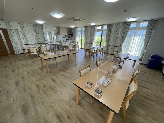 広々としたダイニングルーム