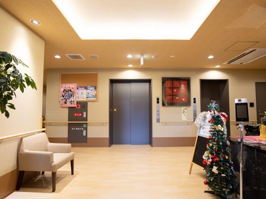 清潔感のあるエレベーターホール