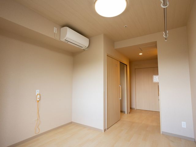 清潔感ある居室空間 居室 清潔で落ち着いた環境の居室を整え、安心してお仕事ができる環境を大切にしています。