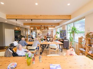 居心地の良い広々としたダイニング