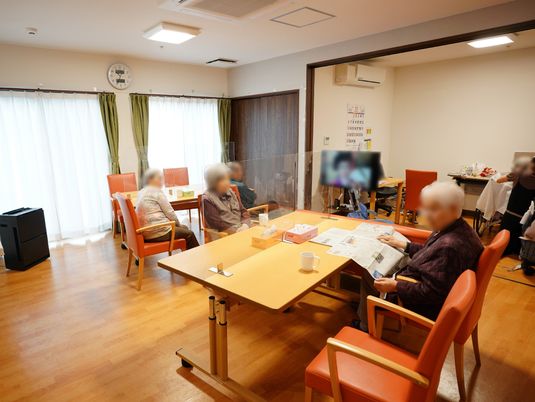暖かな雰囲気の食堂