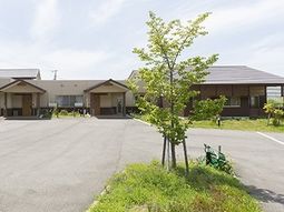 平屋建ての落ち着いた外観