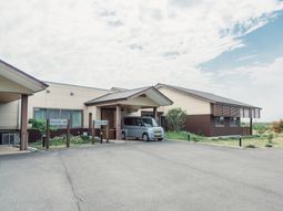 明るいシンプルな外観