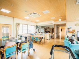 居心地の良い明るい食堂