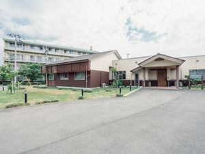 広々とした施設のエントランス
