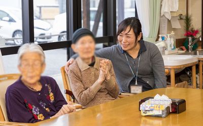 明るい交流スペースの部屋