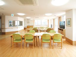 明るい食堂の様子