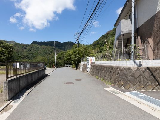 看板のある外観
