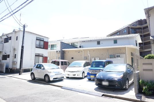 明日晴れた敷地と建物