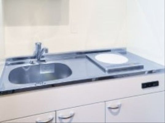 ミニキッチン。居室にはミニキッチンがあり、自炊も可能。