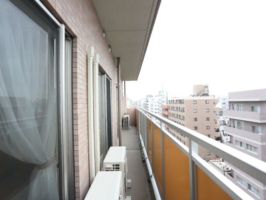 都市景観のバルコニー